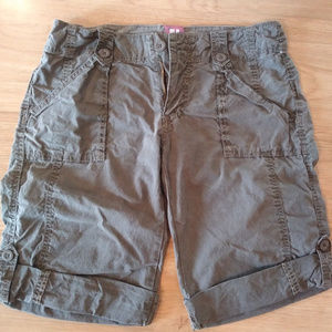 Old Navy olive green cargo shorts low waist 2